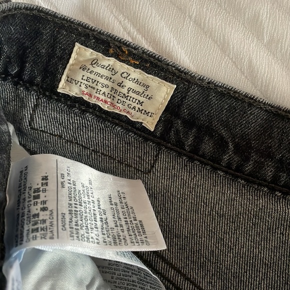 Levis Faded Black Jean Short - Picture 2 of 6